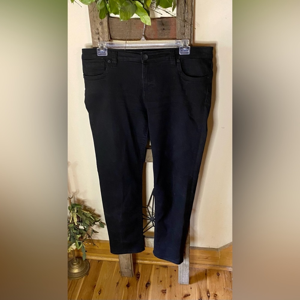💥KUT from the KLOTH Straight Leg Jeans💥